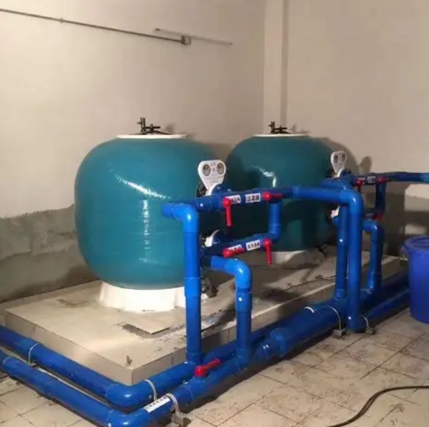 游泳池黄色正能量视频